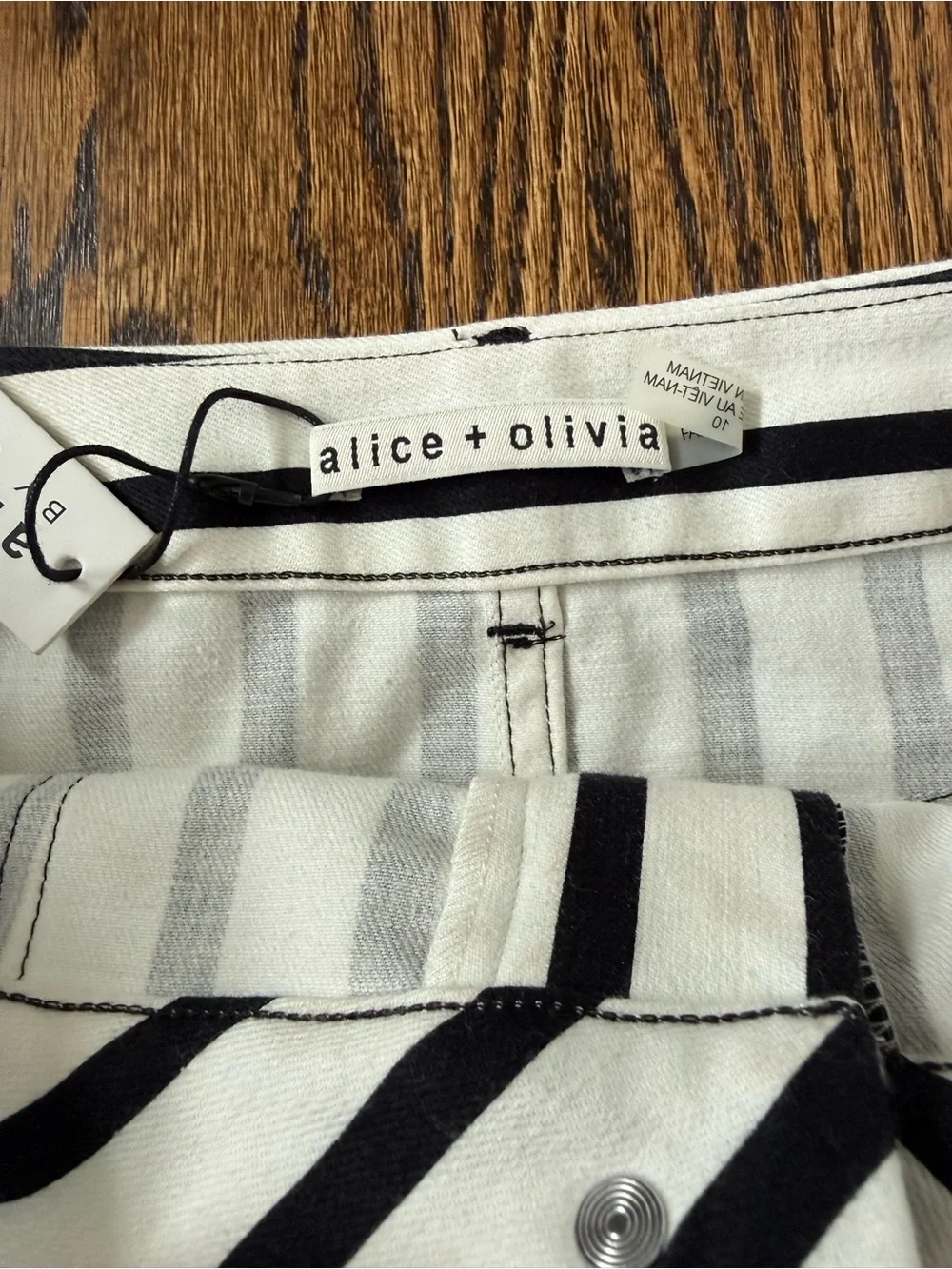NWT Alice + Olivia striped black cream mini skirt 10